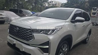 Innova cross HEV 2024 -3080 km