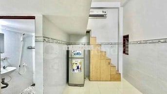 PHÒNG TRỌ GÁC CAO CÁCH HUIT CHỈ VÀI BƯỚC CHÂN