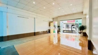 Nhà mới măt tiền dt khủng ( nhà 3 lầu + xưởng) ful nôi thất cao câp