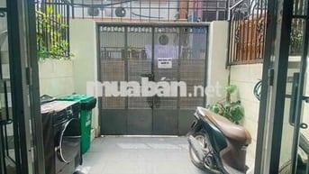 Phòng trọ 18m2 đường Cô Giang, Quận 1 đủ nội thất