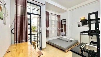 Căn Hộ Bancol Máy Giặt Riêng Full NT Rộng 27m2 Ngay Vòng Xoay Dân Chủ