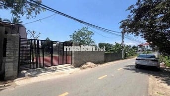 Mình cần bán mảnh đất 250m mặt đường nhựa liên xã nối Hoà Lạc với Ph