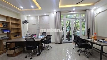 Cho thuê nhà mặt tiền đường Nguyễn Hiến Lê, dt 8x20 trệt 3 lầu