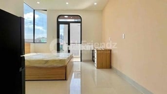 căn hộ 1 phòng ngủ mới xây có ban công gần cầu Tân Thuận