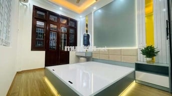 Bán nhà TT Quận Thanh Xuân :DT 50m: 5 tầng .ngõ 3 gác