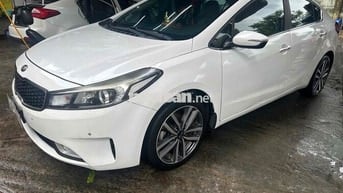 Tổng hợp các dòng xe Sedan hạng C được ưa chuộng nhất hiện nay Kia Cerato 2016 2.0 AT - 58000 km giá 250 triệu