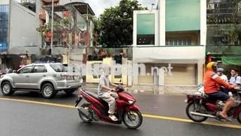 Cho Thuê Nhà Đường Lạc Long Quân, Tân Bình (5.7x24m - 2 lầu, 1PN, 3WC)