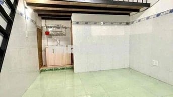 Phòng có gác ngay Cộng Hoà - Nhất Chi Mai