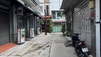 Nhà nát tiện xây mới 4x19 vuông vức vị trí đẹp