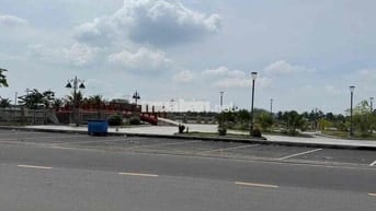 Cho thuê mặt bằng đất trống 3 Mặt Tiền ngay Phố Đi Bộ Bạch Đằng