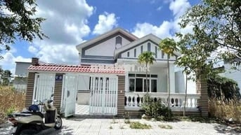 Nhà 10x18m trệt lầu có nội thất KDC Hồng Loan