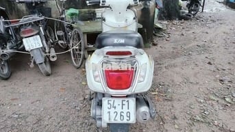 Xe máy SYM Attila màu trắng