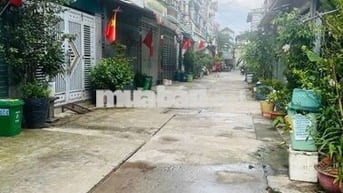 Bán Nhà HxH Ngay Trường THPT Võ Trường Toản Quận 12 - 3 Tầng 5m x 18m