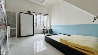 Căn hộ full nội thất cửa sổ lớn máy giặt riêng giáp Q1