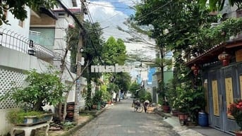Cần cho thuê nhà biệt thự .DT 20x20 .1 trệt 2 lầu 5PN 5WS nhà mới