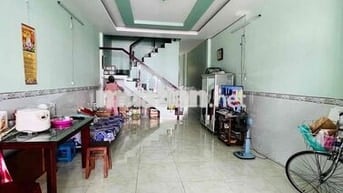 Nhà Sạch Sẻ DT 150m2 1Trệt 2Lầu 4Pn 3Wc Sân Đậu Ôtô Hẻm Xe Tải