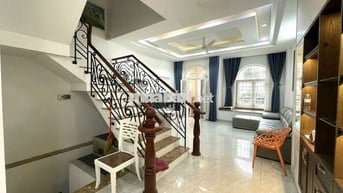 Nhà có Hầm trệt, 3 lầu FULL NT góc ngã 3 Cityland GardenHill kế emart