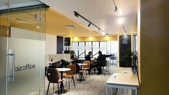 Văn phòng riêng đầy đủ nội thất dành cho công ty 5-10 nhân sự.
