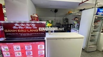 Sang quán bún chả Hà Nội bún đậu mắm tôm.