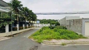 CHỦ NGỘP BÁN GẤP LÔ GÓC 2MT THỊ TRẤN CỦ CHI 210m2 760TR SHR FUL THỔ CU