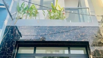 SOS! Bán nhà 2 lầu, đường Lê Văn Quới, Bình Hưng Hòa A, Bình Tân, SHR