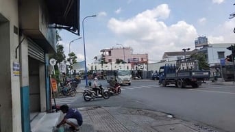 Góc hai mặt tiền đường Lê Thị Hà