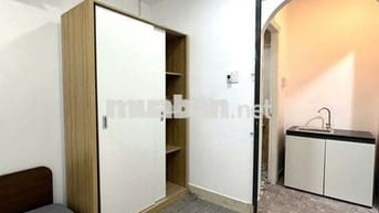 1 phòng ngủ giá cực rẻ có ban công gần phố ẩm thực Phan Xích Long