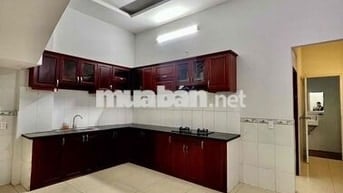 Nhà Sạch DT 5x15 1Trệt 1Lầu 3Pn 2Wc Sân Xe Máy Hẻm Xe Tải Ngã Tư Ga