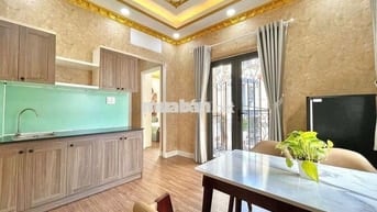 Cho thuê một phòng ngủ ban công full nội thất ở Ngã Tư Phú Nhuận