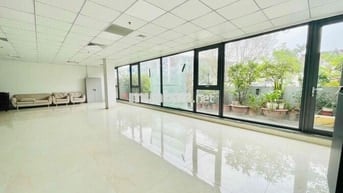 Cho thuê sàn văn phòng tại Hoàng Cầu 130m2 giá chỉ 22t view full kính