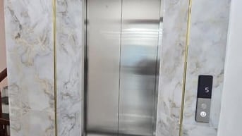!OTO ĐỖ CỬA VÀO NHÀ ! MỘT NHÀ RA PHỐ ! THÔNG SÀN KINH DOANH ! 9,6 TỶ !