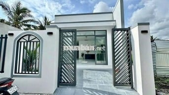 NHÀ CẤP 4 - MỚI HOÀN THIỆN - SỔ RIÊNG - NGAY TRUNG TÂM