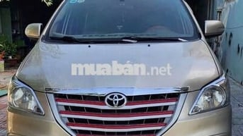 Toyota Innova  số sàn màu vàng cát
