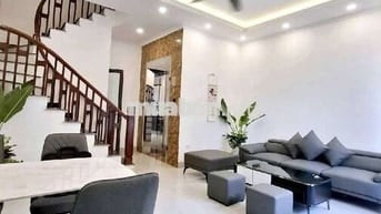 Đông Ngạc - Mới coong 32m - Thang máy, full nội thất - Ô tô sát nhà.
