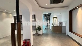 SẬP SÀN NGANG 8M NGUYỄN THỊ MINH KHAI Q1 GIÁ CHỈ CÓ 5X !!!!