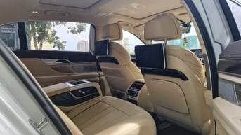 Bán xe BMW 730Li màu trắng sx năm 2020