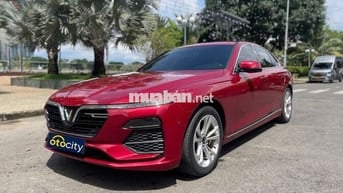 VinFast Lux A Plus 2022 - Màu đỏ - 4v2km