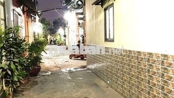 20m2 Lạc Long Quân HXH cách 1 căn, 3 tầng, hoàn công đủ