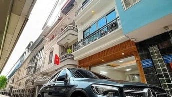 NHÀ PHỐ HOÀNG VĂN THÁI DT 50M X 5T MT:4,8M THANG MÁY Ô TÔ TRÁNH 