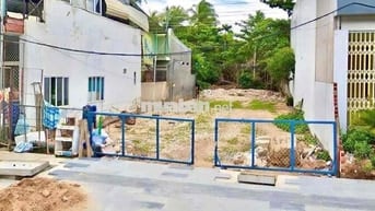 Gia đình em có chút việc riêng cần tiền gấp nên bán ra mảnh đất này.