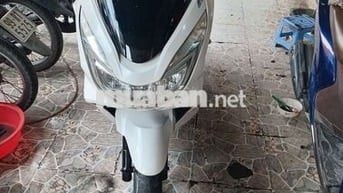 Xe máy Honda PCX màu trắng
