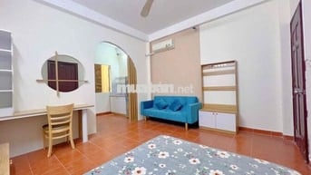 CHO THUÊ 1 Phòng Ngủ , Tách Bếp ngay bên công viên LÊ THỊ RIÊNG