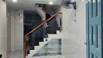 Cho thuê tầng lầu nhà hẻm 56 Khánh Hội, Quận 4, 3x8m, 3,3tr