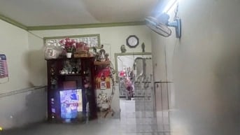 Nhà hẻm, 1 lầu, 3 phòng ngủ, sau bến xe Quận 8.