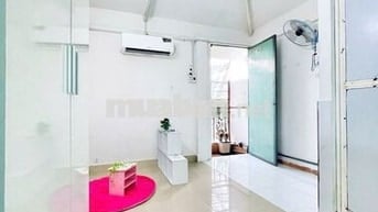 Phòng cửa sổ ban công chung thoáng mát ngay Q12