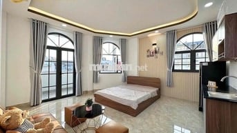 🏡Cho thuê Studio ban công lớn - máy giặt riêng ngay Ngã Tư Bốn Xã