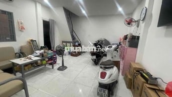 Chủ nhà chuyển ra Hà Nội nên cho thuê nguyên căn nhà 1 trệt 1 lầu