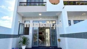 NGỘP !!! CẦN BÁN GẤP CĂN NHÀ 1 TRỆT 1 LẦU GẦN CHỢ BÌNH CHÁNH