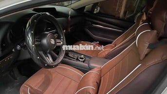 Mazda 3 /2020 -> premium sedan(trắng) xe đang chạy