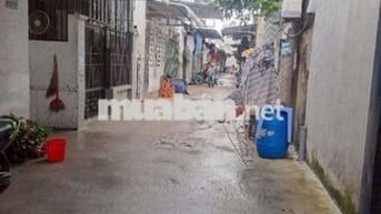 BÁN NHÀ CẤP 4 CÓ 5 PHÒNG TRỌ HẺM XE HƠI 4M KẾ THPT NGUYỄN VĂN BÁ